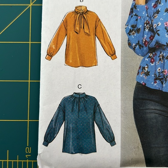 McCall Sewing Pattern - Top M7868 - Picture 8 of 9